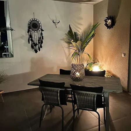 Luxurious 2-bedroom, 2-bathroom Duplex アパート
