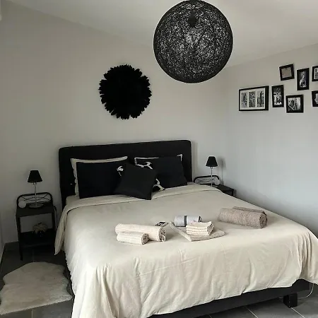 Luxurious 2-bedroom, 2-bathroom Duplex Апартаменты Никити