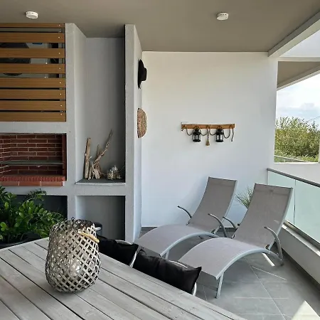 Luxurious 2-bedroom, 2-bathroom Duplex アパート ニキティ