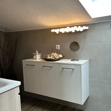 Luxurious 2-bedroom, 2-bathroom Duplex Apartment *