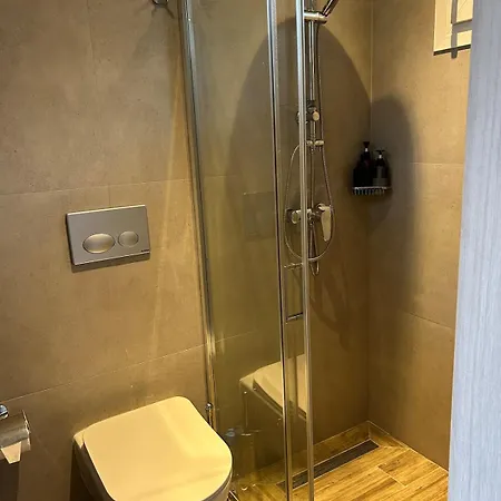 Luxurious 2-bedroom, 2-bathroom Duplex *